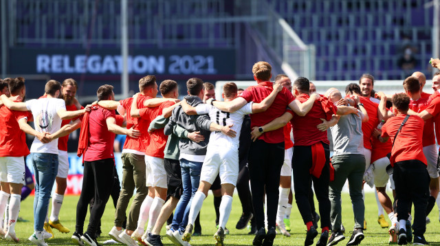 שחקני אינגולשטאט חוגגים (צילום: Martin Rose/Getty Images)