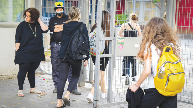 תלמידים בבית ספר בתל אביב (צילום: אבשלום ששוני)