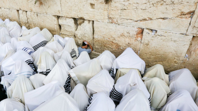 תפילה בכותל המערבי (צילום: מרק ישראל סלם)