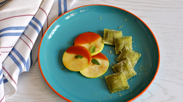  תפוחי עץ בקרמל, דבש וקינמון של שף־קונדיטור משה גלפרין (צילום: פסקל פרץ-רובין)