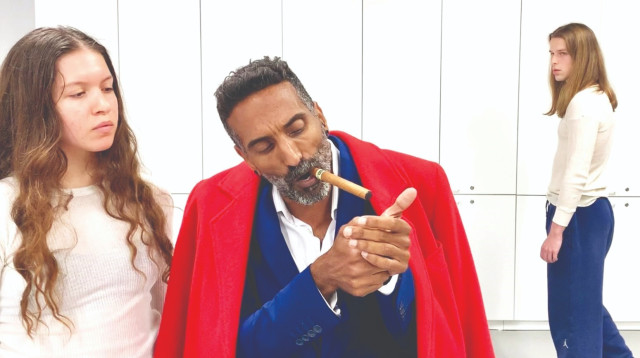 מתוך ההצגה "משתה לעת דבר" (צילום: קשרי רוח פסטיבל ישראל)