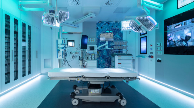 ניתוח (צילום: עמית גרון)