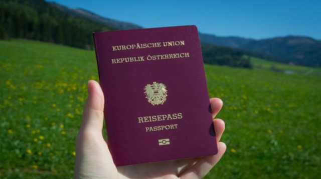 דרכון אוסטרי (צילום: Shutterstock)