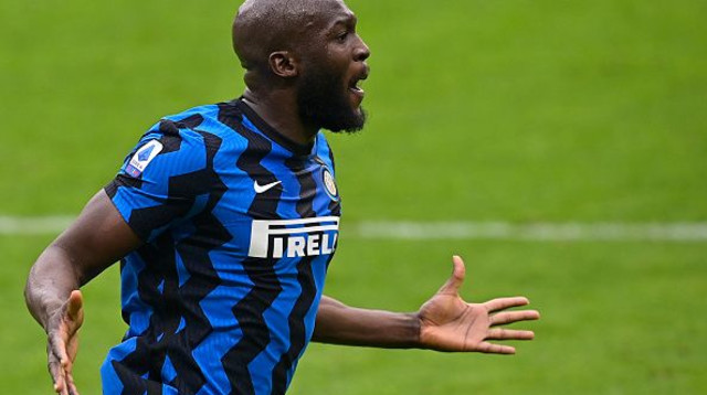 רומלו לוקאקו חוגג (צילום: Mattia Ozbot/Soccrates/Getty Images)