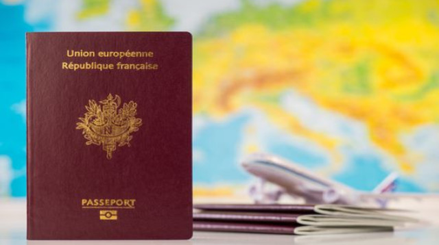 דרכון צרפתי (צילום: Shutterstock)