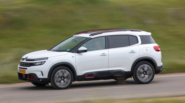 סיטרואן C5 איירקרוס PHEV (צילום: רונן טופלברג)