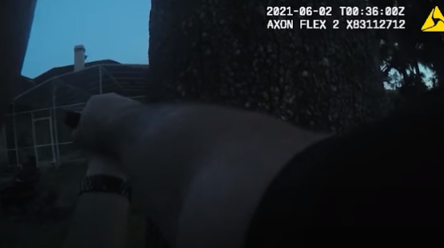 קרב היריות ממצלמת הגוף של השוטר (צילום: Volusia Sheriff's Office)