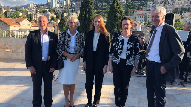 עו"ד מיכאל פפה, עינת קליש-רותם, רותם פפה, ד"ר סוזנה ואזום-ריינר ועופר קיש (צילום: באדיבות לופטהנסה)