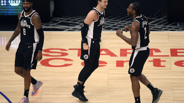 שחקני קליפרס חוגגים (צילום: Kevork Djansezian/Getty Images)