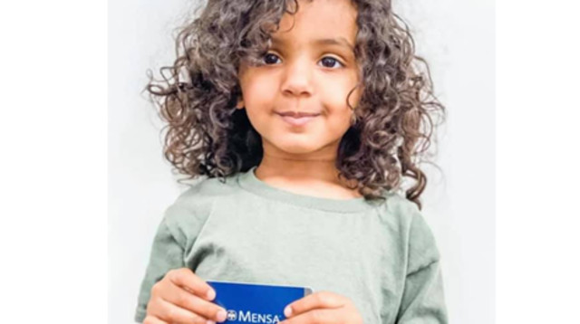 קאשה קווסט, הצעירה ביותר במועדון המחוננים העולמי (צילום: Mensa)