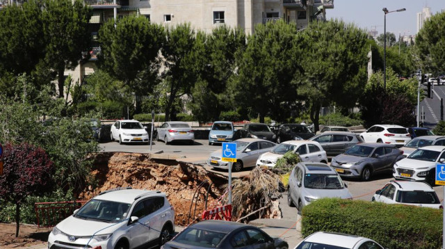 קריסת החניון בשערי צדק (צילום: שלו שלום/TPS)