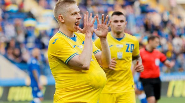 אולכסנדר זינצ'נקו חוגג (צילום: Stanislav Vedmid/DeFodi Images via Getty Images)