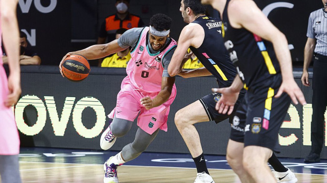 גאורגי שרמדיני, ברנדון דייוויס (צילום: הטוויטר הרשמי של ברצלונה)