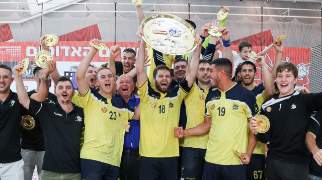 מכבי ראשון לציון אלופת המדינה בכדוריד (צילום: דני מרון)