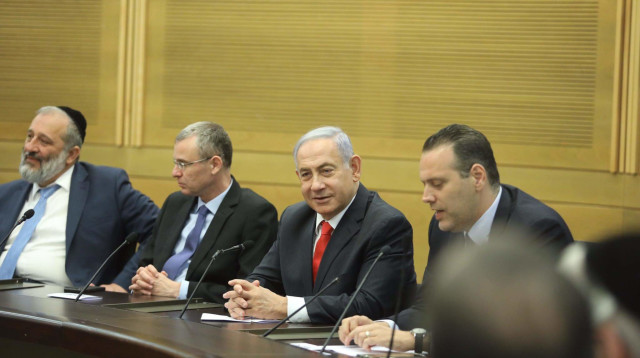 נתניהו בישיבת בלוק הימין בכנסת  (צילום: מרק ישראל סלם)