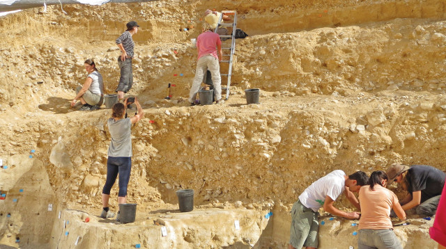 ככל הנראה נקודת המפגש בין האדם הקדמון והאדם המודרני (צילום: רשות העתיקות)