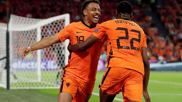 דנזל דומפריס, דוניל מאלן (צילום: Soccrates Images / Contributor)