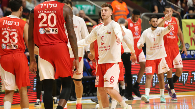 שחקני הפועל גלבוע/גליל (צילום: אודי ציטיאט)