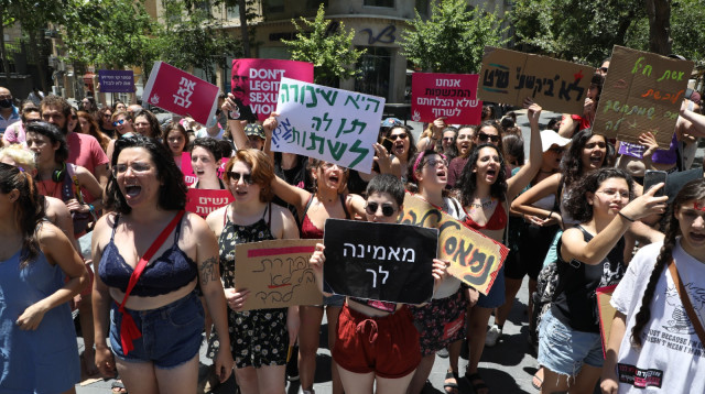 ההפגנה הפמיניסטית "צעדת השרמוטות" בתל אביב (צילום: מרק ישראל סלם)