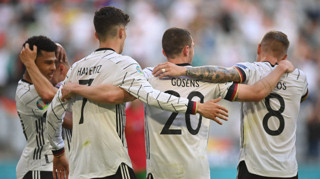 רובין גוסנס ושחקני נבחרת גרמניה (צילום: PHILIPP GUELLAND/POOL/AFP via Getty Images)