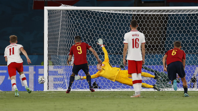 ג'רארד מורנו מחמיץ את הפנדל (צילום: Julio Munoz - Pool/Getty Images)