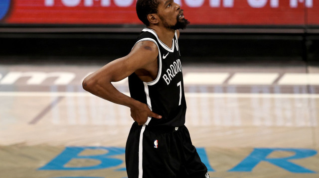 קווין דוראנט מאוכזב (צילום: Elsa/Getty Images)