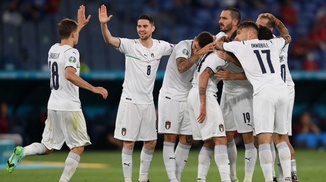 שחקני נבחרת איטליה חוגגים בפתיחת היורו (צילום: Mike Hewitt/Getty Images)