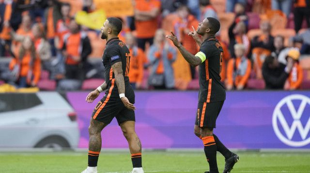 ג'ורג'יניו ווינאלדום, ממפיס דפאי (צילום: Peter Dejong - Pool/Getty Images)