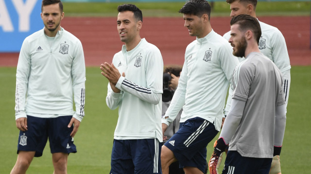 סרחיו בוסקטס, אלברו מוראטה (צילום: PIERRE-PHILIPPE MARCOU/AFP via Getty Images)