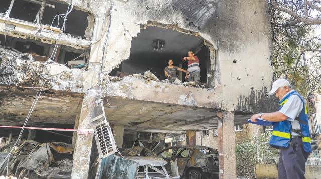 הרס הטיל שנפל בפתח תקווה  (צילום: מרק ישראל סלם)