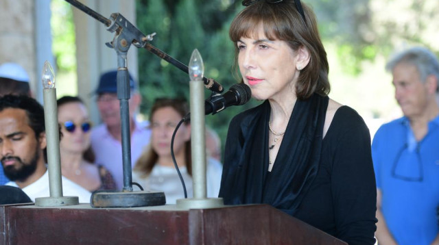 לימור לבנת בהלווית שולמית לבנת  (צילום: אבשלום ששוני)