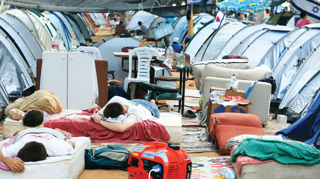 מחאת האוהלים בשדרות רוטשילד בקיץ 2011 (צילום: לירון אלמוג, פלאש 90)