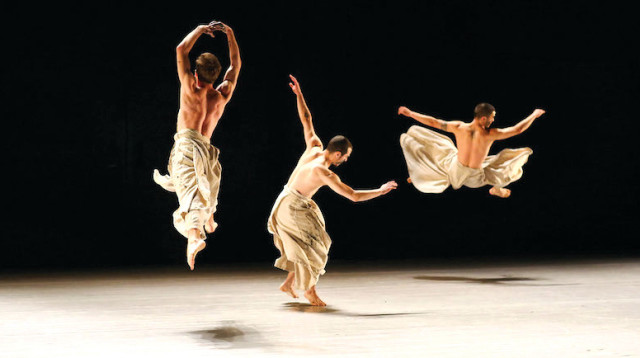 חלב שחור מאת אוהד נהרין, אנסמבל בת-שבע 2019 (צילום: אסקף)