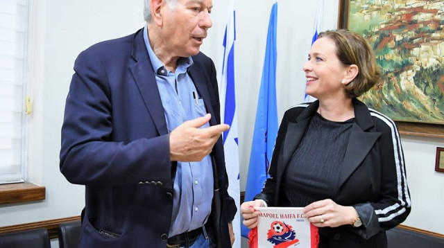 יואב כץ, עינת קליש-רותם (צילום: דוברות עיריית חיפה)