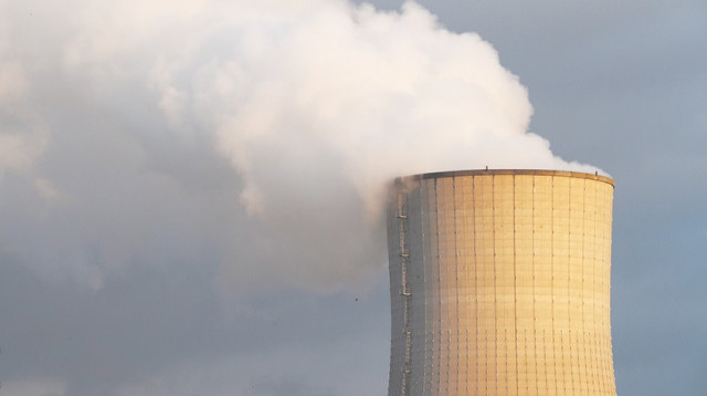 עשן נפלט מארובה (צילום: רויטרס)