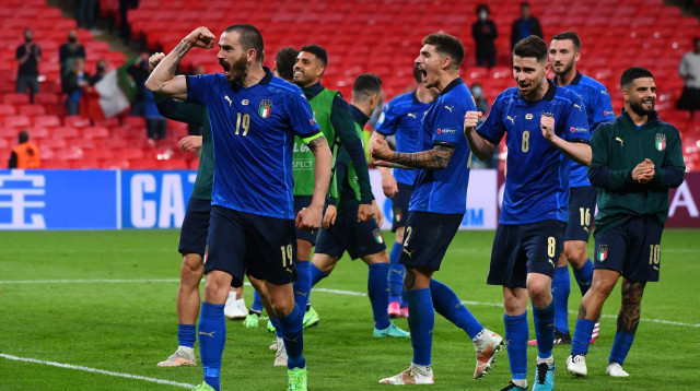 שחקני נבחרת איטליה חוגגים (צילום: Claudio Villa/Getty Images)