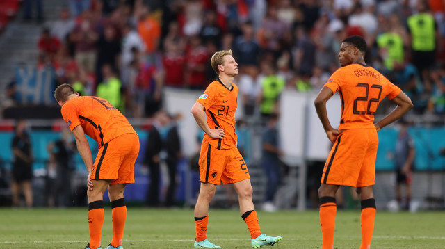 שחקני נבחרת הולנד מאוכזבים (צילום: Alex Pantling/Getty Images)