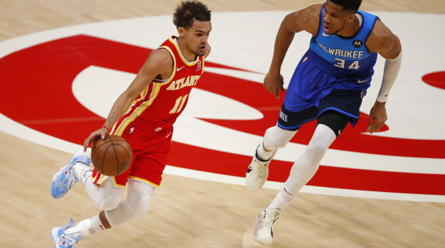 יאניס אנטטוקומפו, טריי יאנג (צילום: Todd Kirkland/Getty Images)