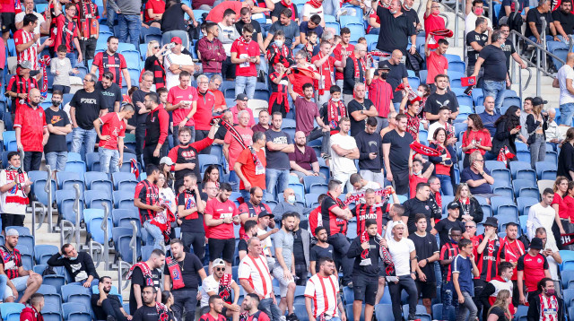 אוהדי הפועל חיפה (צילום: מאור אלקסלסי)