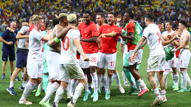 שחקני שווייץ חוגגים (צילום: MARKO DJURICA/POOL/AFP via Getty Images)