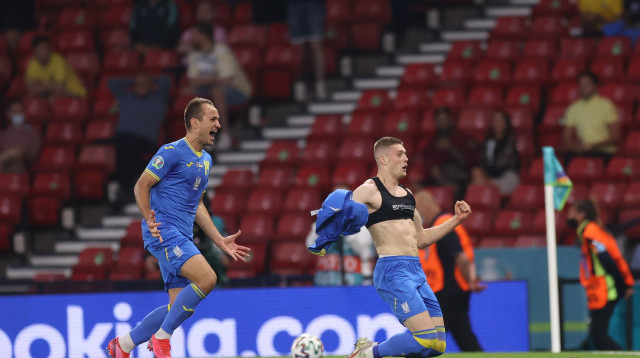 ארטם דובביק חוגג (צילום: LEE SMITH/POOL/AFP via Getty Images)