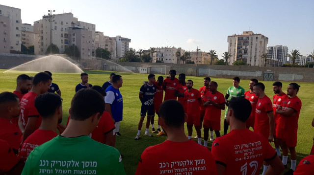 אימון הבכורה של הפועל חדרה (צילום: ספורט1)