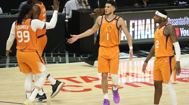 שחקני פיניקס חוגגים (צילום: Harry How/Getty Images)