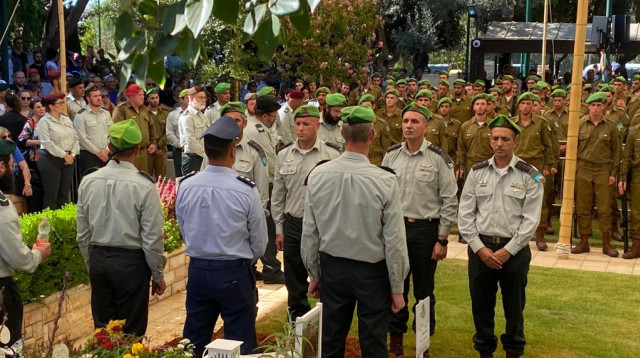 הלוויתו של אלוף משנה שרון אסמן (צילום: אבשלום ששוני)