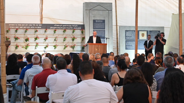 שר הביטחון גנץ בטקס חנוכת אנדרטת צד"ל (צילום: אריאל חרמוני / משרד הביטחון)