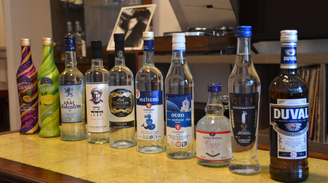 טעימת אניס. סנהדרינק  (צילום: מעיין גולד )