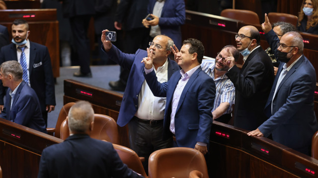 חברי הרשימה המשותפת לאחר ההצבעה על חוק האזרחות (צילום: נועם מושקוביץ, דוברות הכנסת)