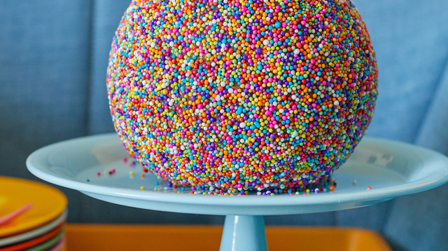 עוגת כדורי שוקולד של רחלי קרוט. (צילום: טל סיוון ואיה ווינד )