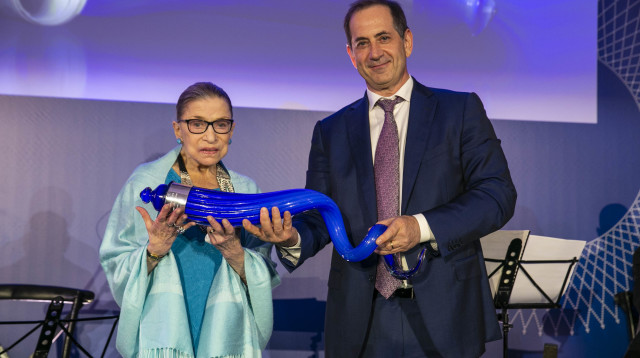 סטן פולובץ והשופטת רות ביידר גינסבורג (צילום: Eran Lamm, Lens Productions)