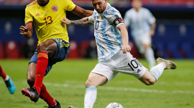 ליאו מסי, ירי מינה (צילום: SILVIO AVILA/AFP via Getty Images)